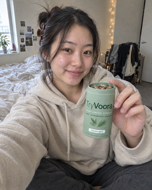 Customer with open Voora canister